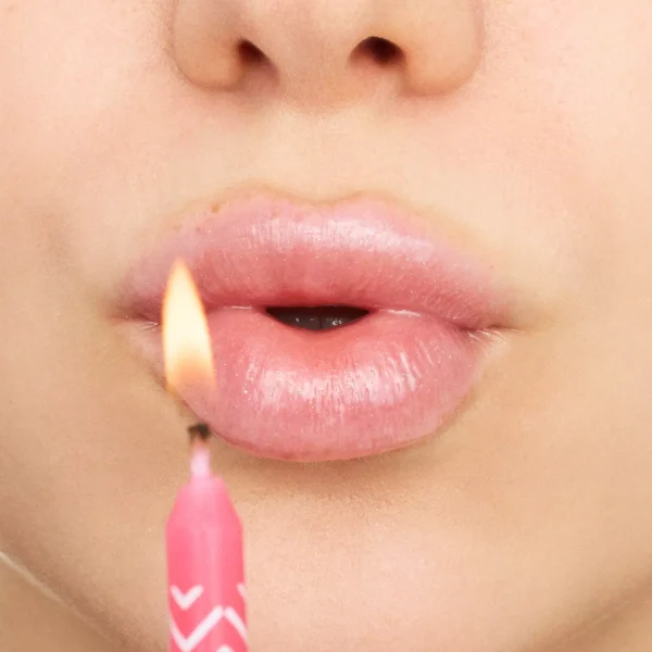 Essence BIRTHDAY BOMB shiny lipgloss - Image 2